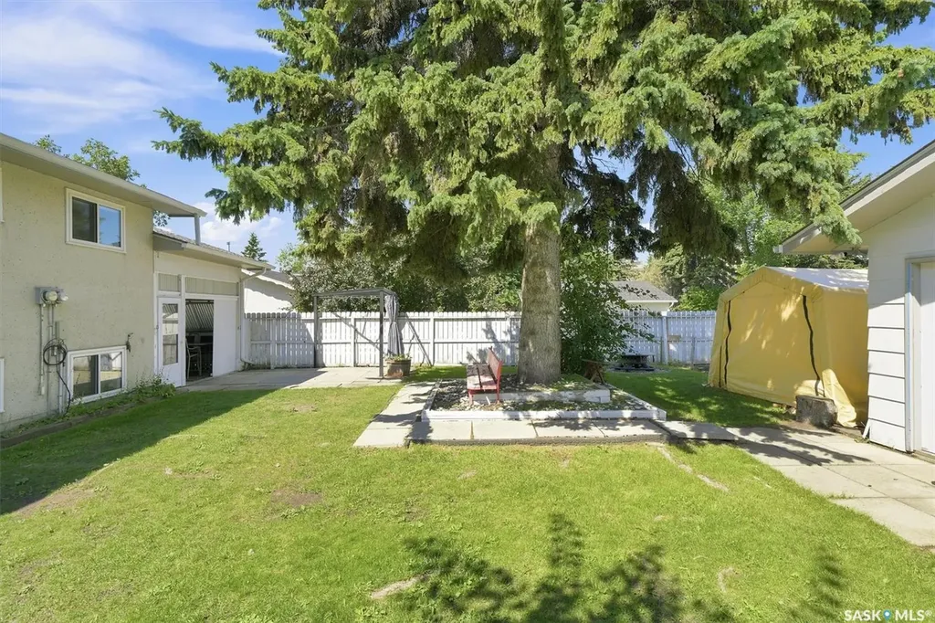 1009 East Centre Saskatoon SK S7J 3A2