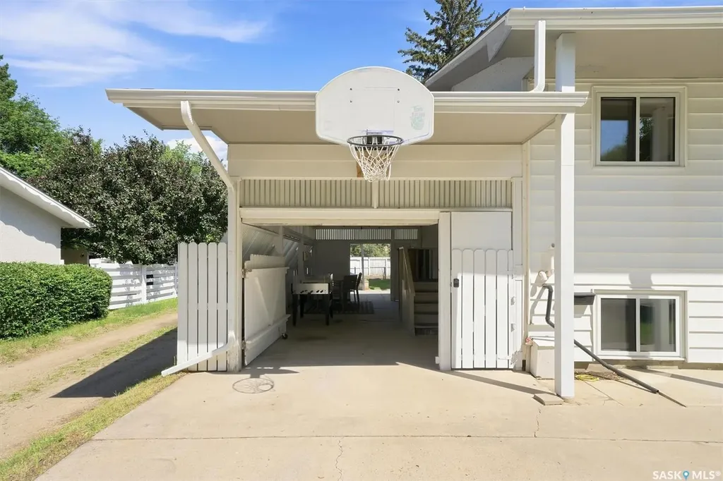 1009 East Centre Saskatoon SK S7J 3A2
