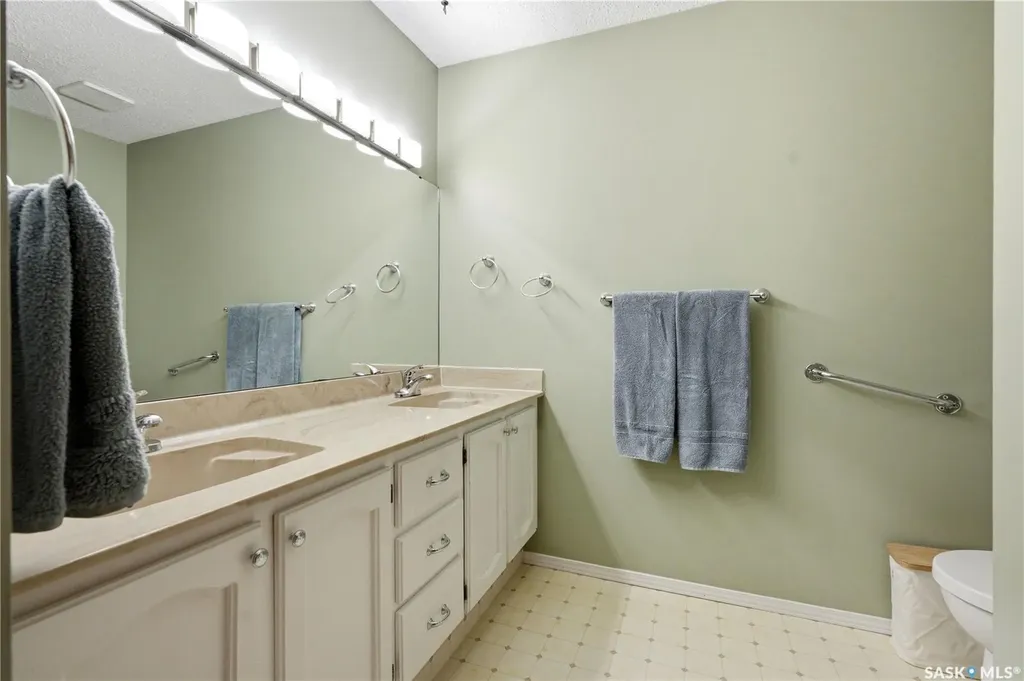 515 Frobisher Crescent Saskatoon SK S7K 4Y8
