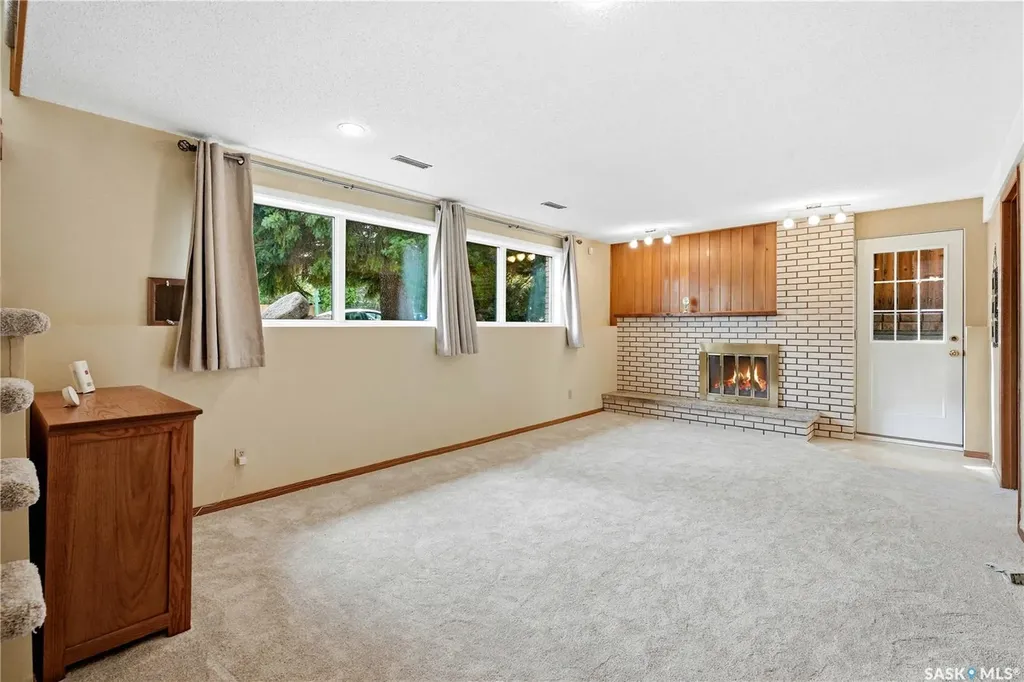 515 Frobisher Crescent Saskatoon SK S7K 4Y8