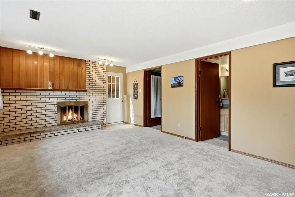 515 Frobisher Crescent Saskatoon SK S7K 4Y8