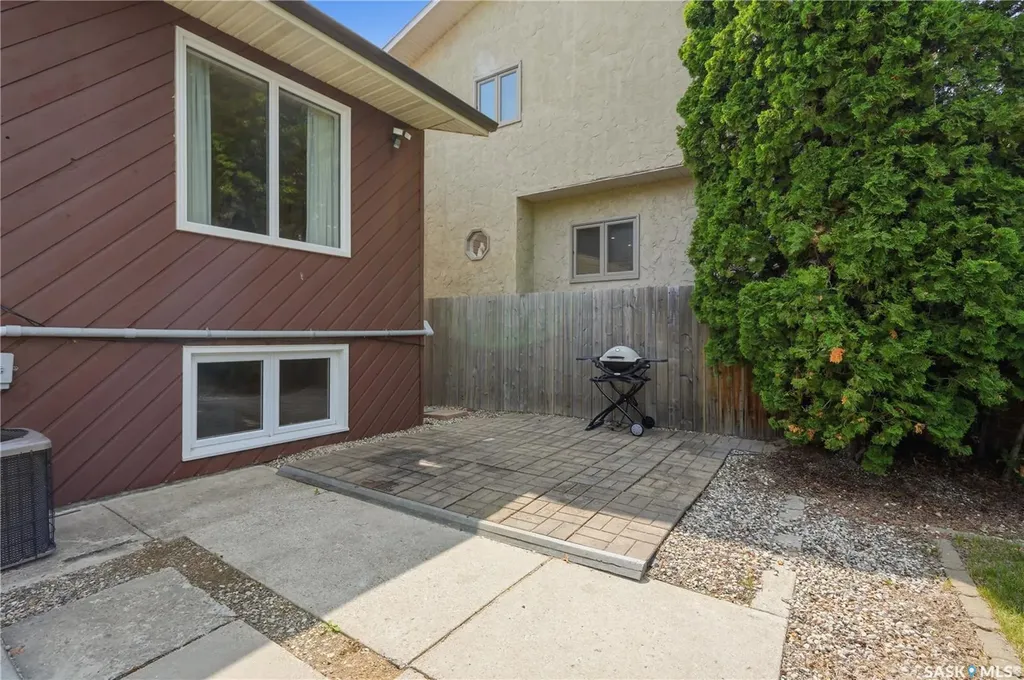 515 Frobisher Crescent Saskatoon SK S7K 4Y8