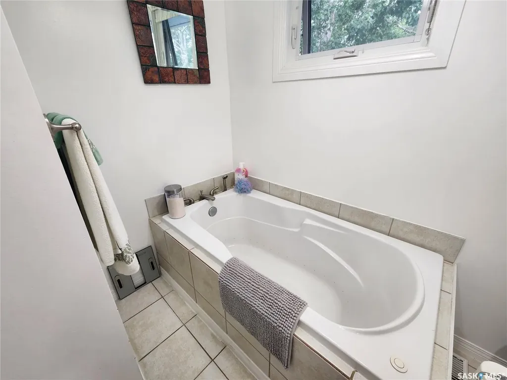 808 Assiniboia Avenue Stoughton SK S0G 4T0
