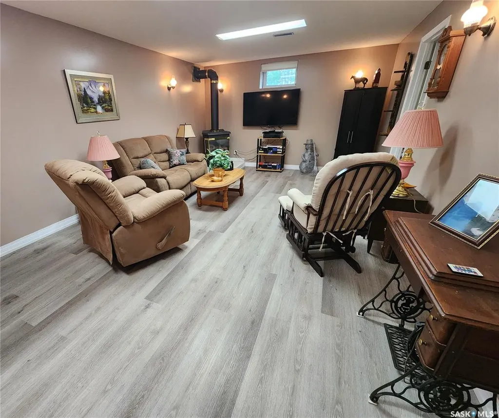 808 Assiniboia Avenue Stoughton SK S0G 4T0