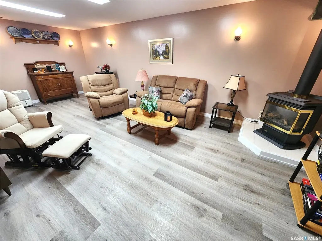 808 Assiniboia Avenue Stoughton SK S0G 4T0