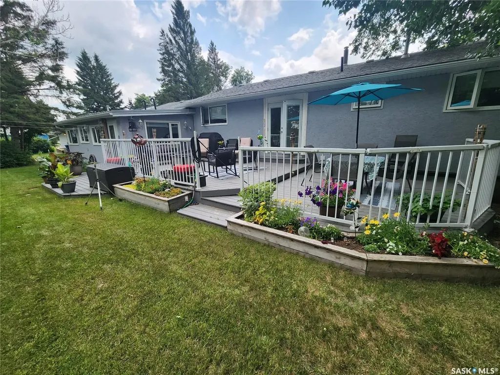 808 Assiniboia Avenue Stoughton SK S0G 4T0