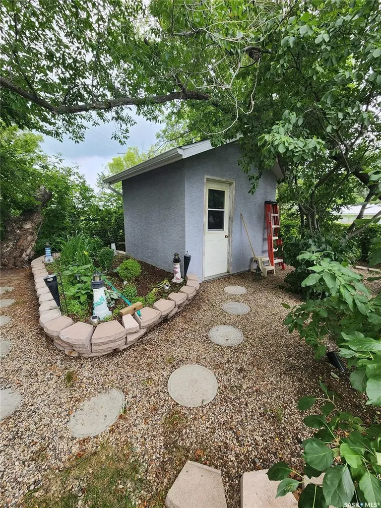 808 Assiniboia Avenue Stoughton SK S0G 4T0