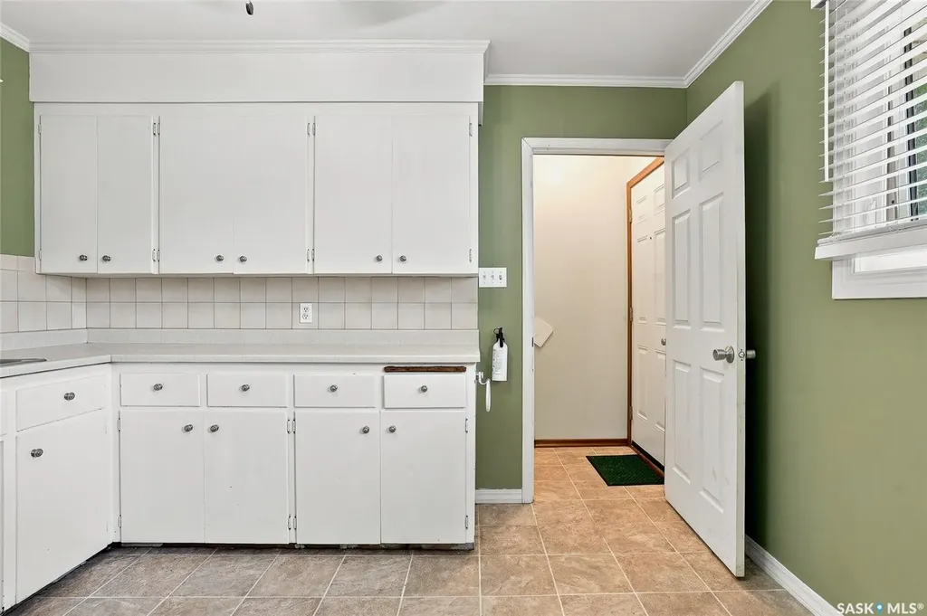 1309 I Avenue N Saskatoon SK S7L 2J1