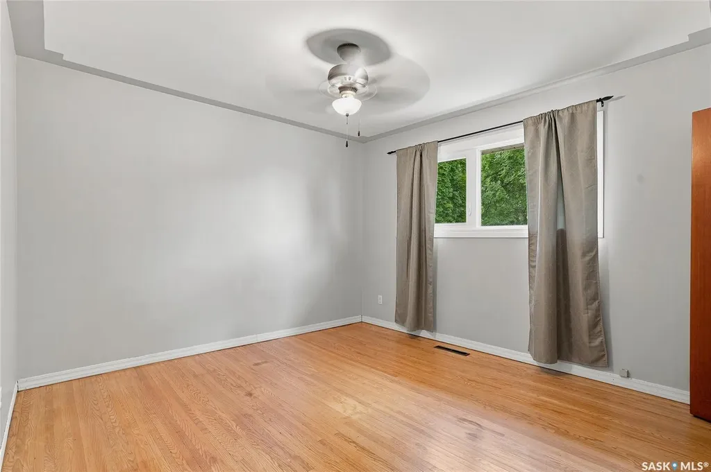 1309 I Avenue N Saskatoon SK S7L 2J1
