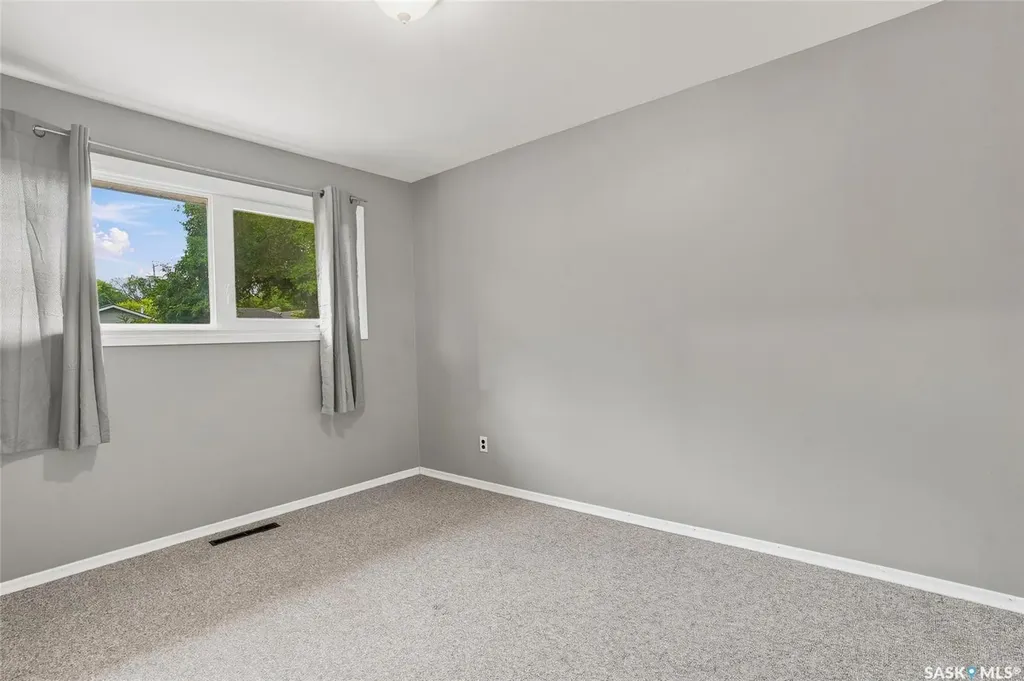 1309 I Avenue N Saskatoon SK S7L 2J1