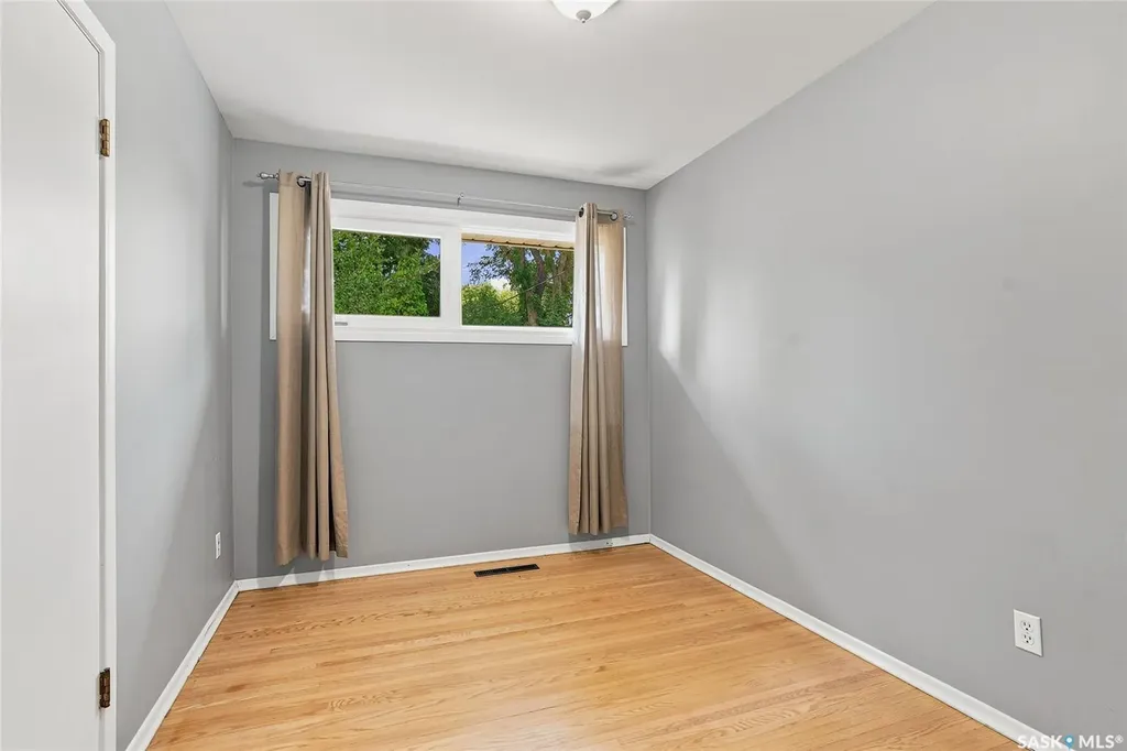 1309 I Avenue N Saskatoon SK S7L 2J1