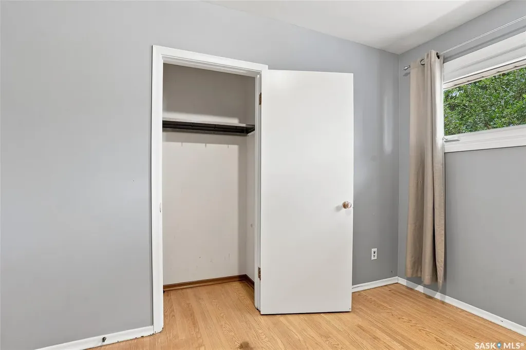 1309 I Avenue N Saskatoon SK S7L 2J1