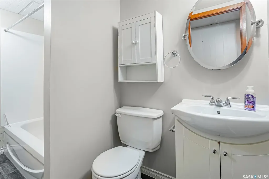 1309 I Avenue N Saskatoon SK S7L 2J1
