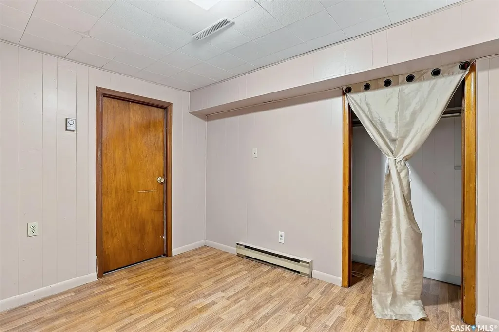 1309 I Avenue N Saskatoon SK S7L 2J1