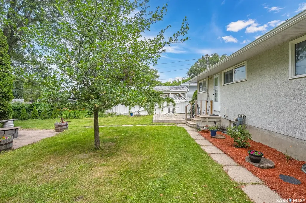 1309 I Avenue N Saskatoon SK S7L 2J1