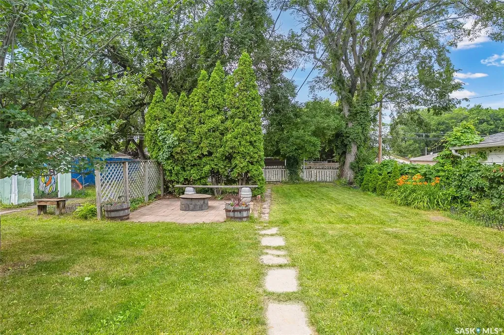 1309 I Avenue N Saskatoon SK S7L 2J1