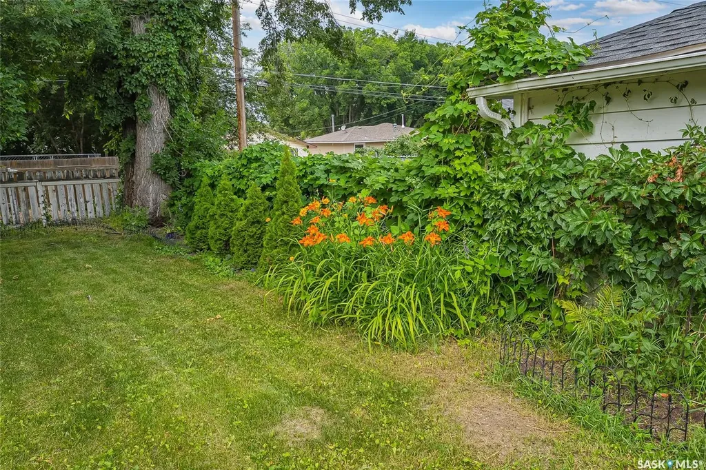 1309 I Avenue N Saskatoon SK S7L 2J1