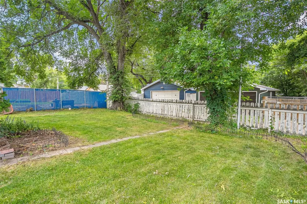 1309 I Avenue N Saskatoon SK S7L 2J1
