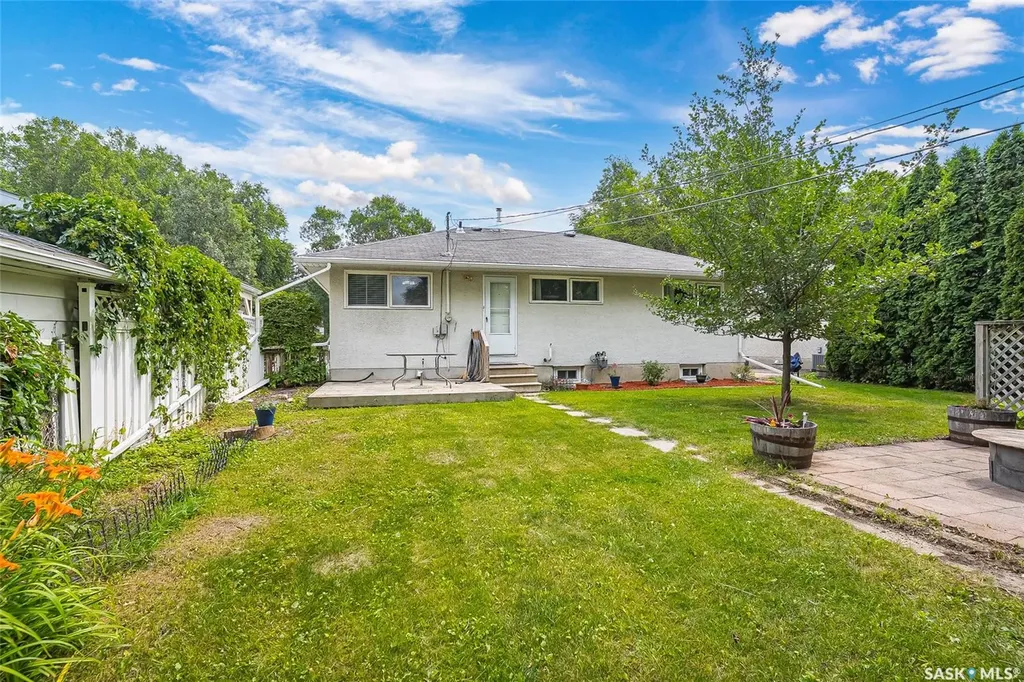 1309 I Avenue N Saskatoon SK S7L 2J1