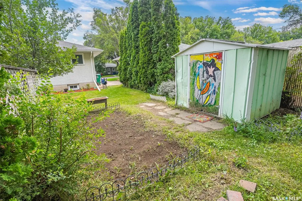 1309 I Avenue N Saskatoon SK S7L 2J1