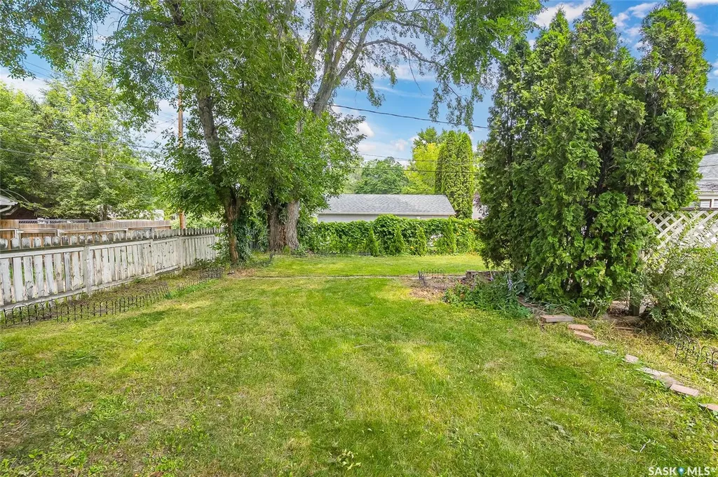 1309 I Avenue N Saskatoon SK S7L 2J1