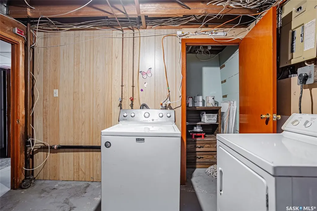 1309 I Avenue N Saskatoon SK S7L 2J1