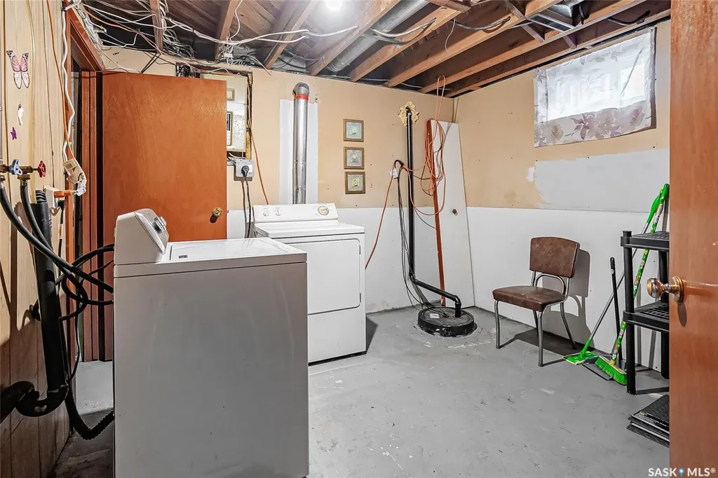 1309 I Avenue N Saskatoon SK S7L 2J1