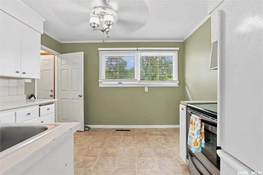 1309 I Avenue N Saskatoon SK S7L 2J1