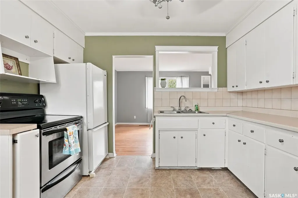 1309 I Avenue N Saskatoon SK S7L 2J1