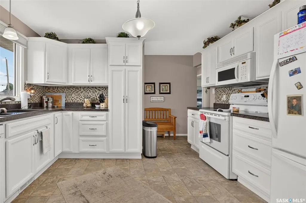 1331 Athabasca Street W Moose Jaw SK S6H 6C8
