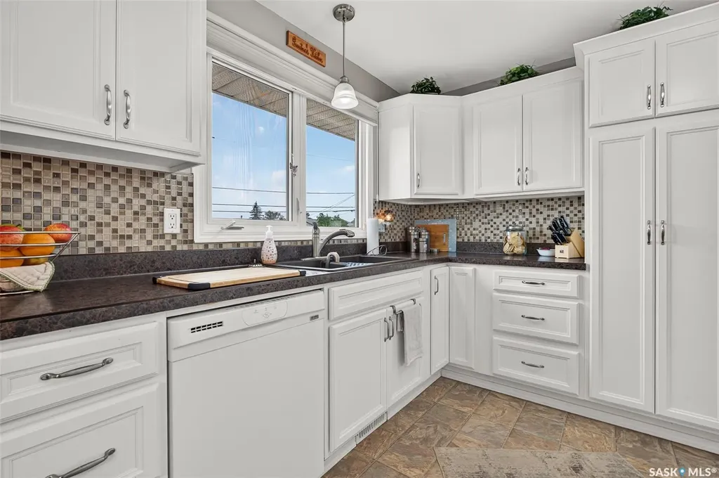 1331 Athabasca Street W Moose Jaw SK S6H 6C8
