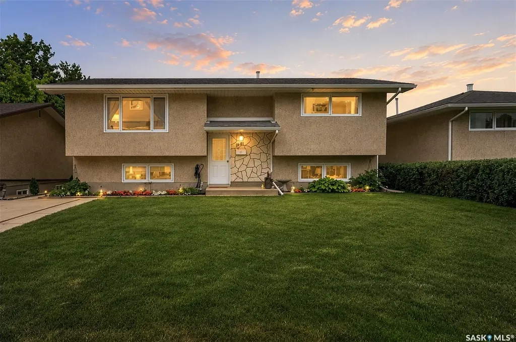 1331 Athabasca Street W Moose Jaw SK S6H 6C8