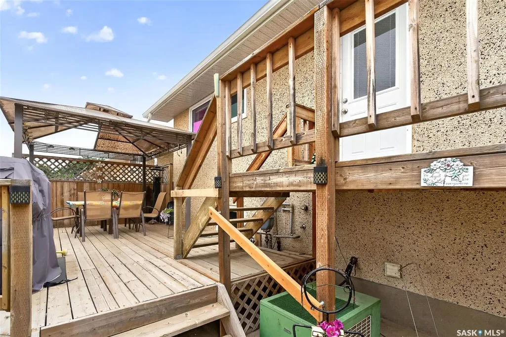 1331 Athabasca Street W Moose Jaw SK S6H 6C8