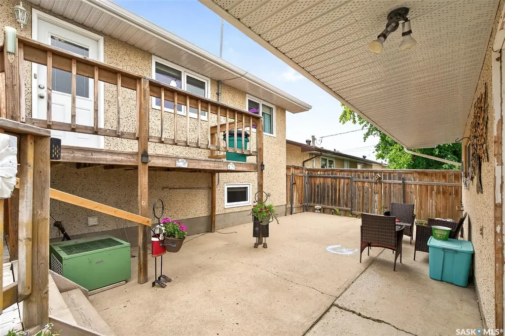 1331 Athabasca Street W Moose Jaw SK S6H 6C8