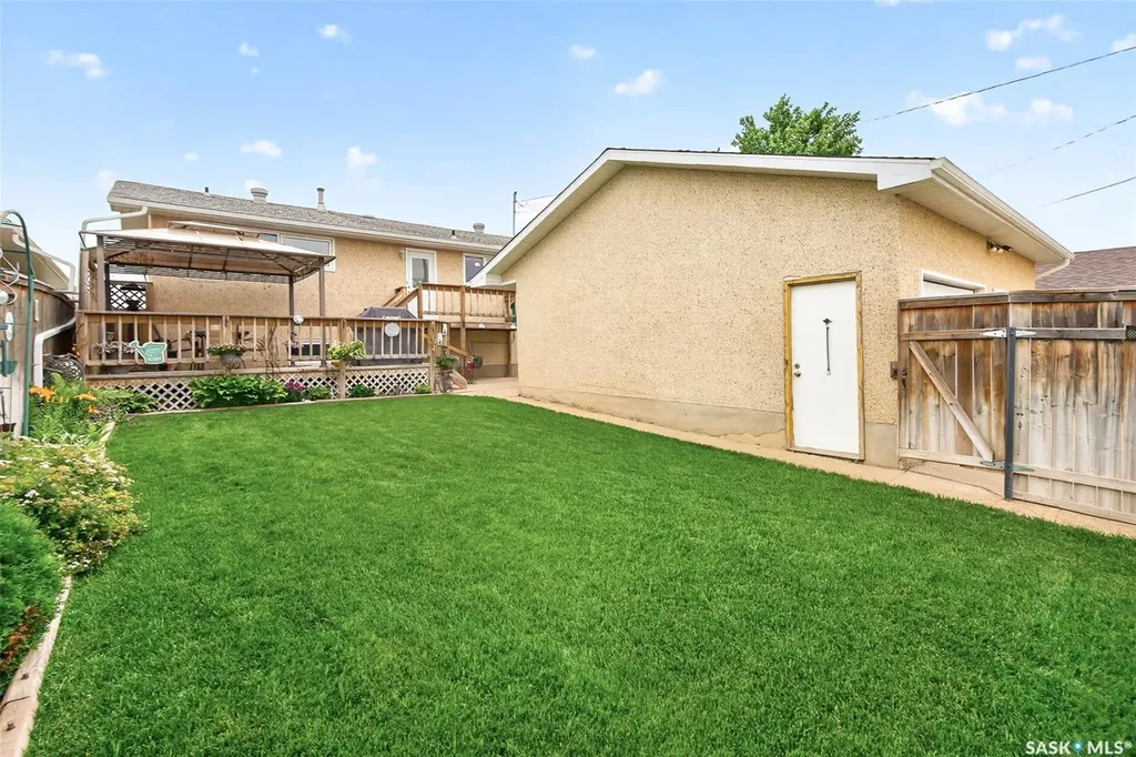 1331 Athabasca Street W Moose Jaw SK S6H 6C8