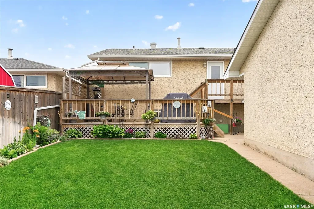 1331 Athabasca Street W Moose Jaw SK S6H 6C8