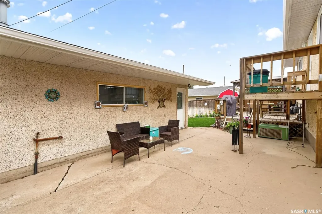 1331 Athabasca Street W Moose Jaw SK S6H 6C8