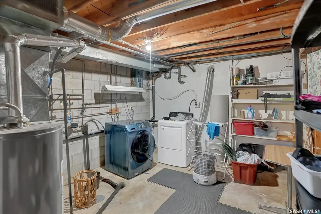 913-915 Hochelaga Street W Moose Jaw SK S6H 2H7