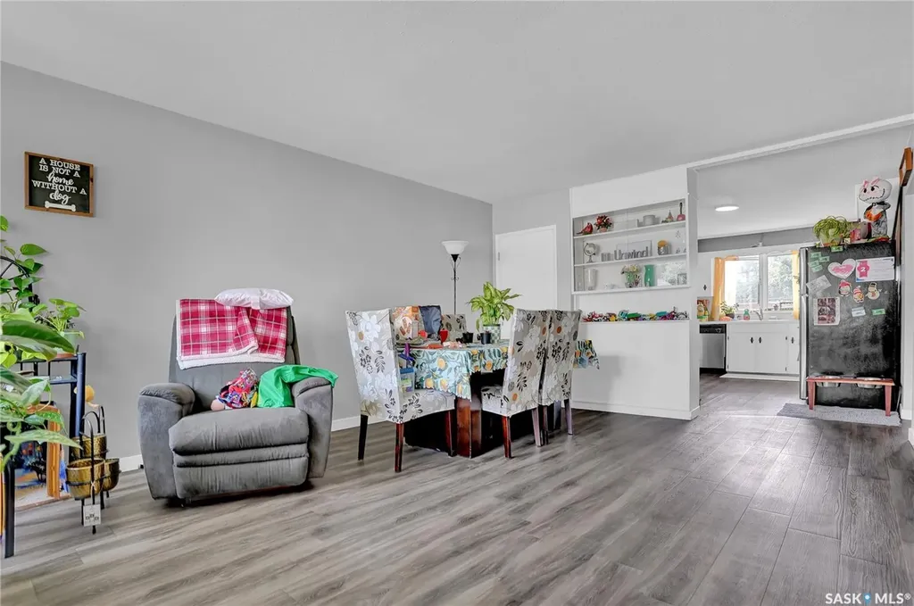913-915 Hochelaga Street W Moose Jaw SK S6H 2H7