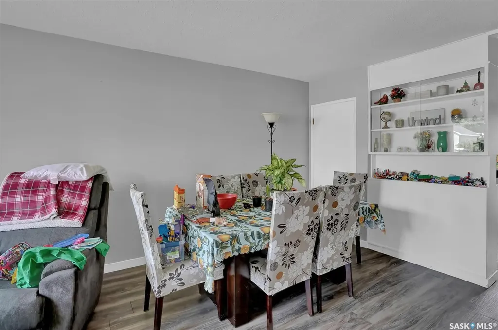 913-915 Hochelaga Street W Moose Jaw SK S6H 2H7
