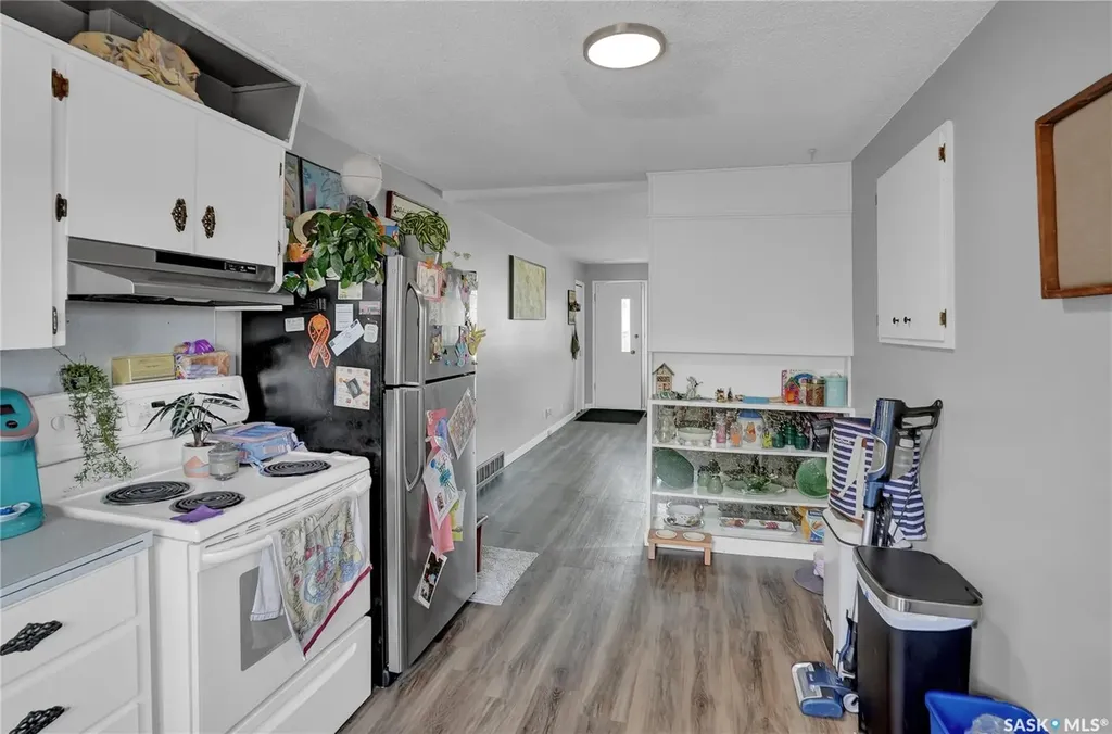 913-915 Hochelaga Street W Moose Jaw SK S6H 2H7