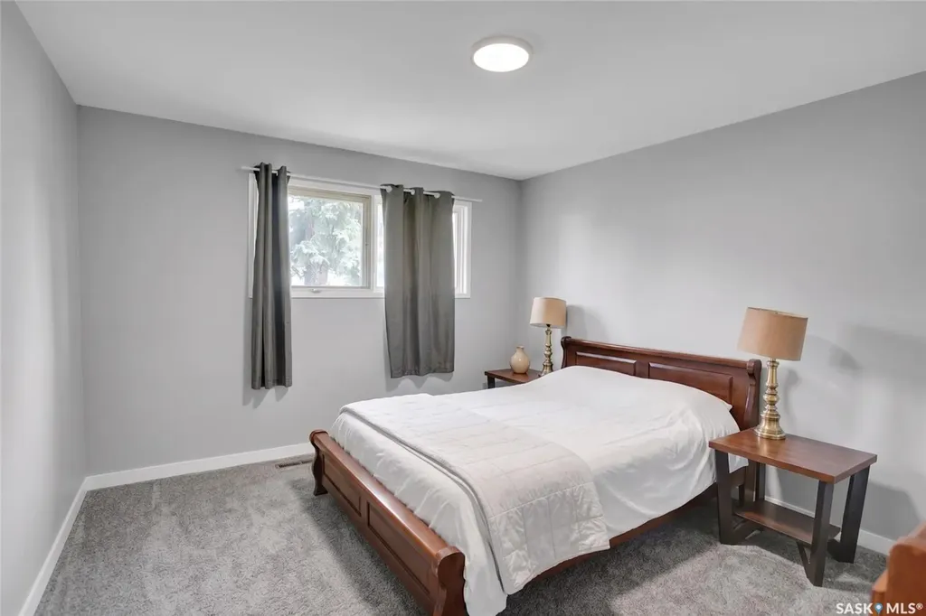 913-915 Hochelaga Street W Moose Jaw SK S6H 2H7