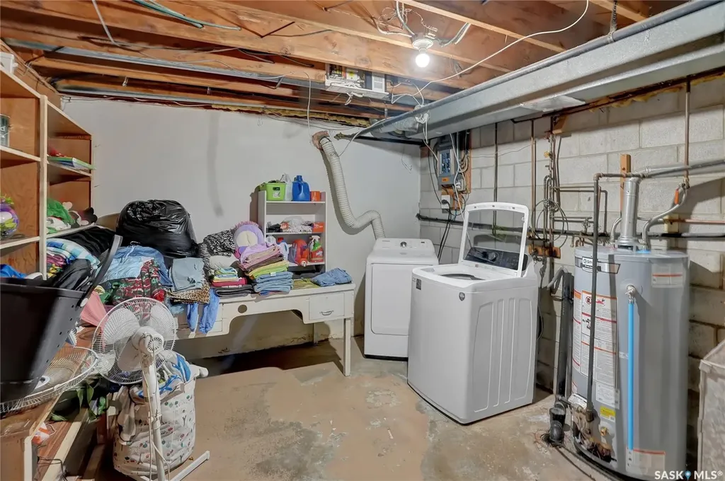 913-915 Hochelaga Street W Moose Jaw SK S6H 2H7