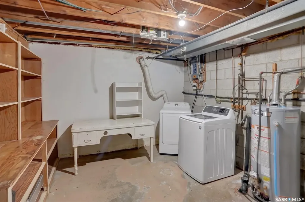 913-915 Hochelaga Street W Moose Jaw SK S6H 2H7