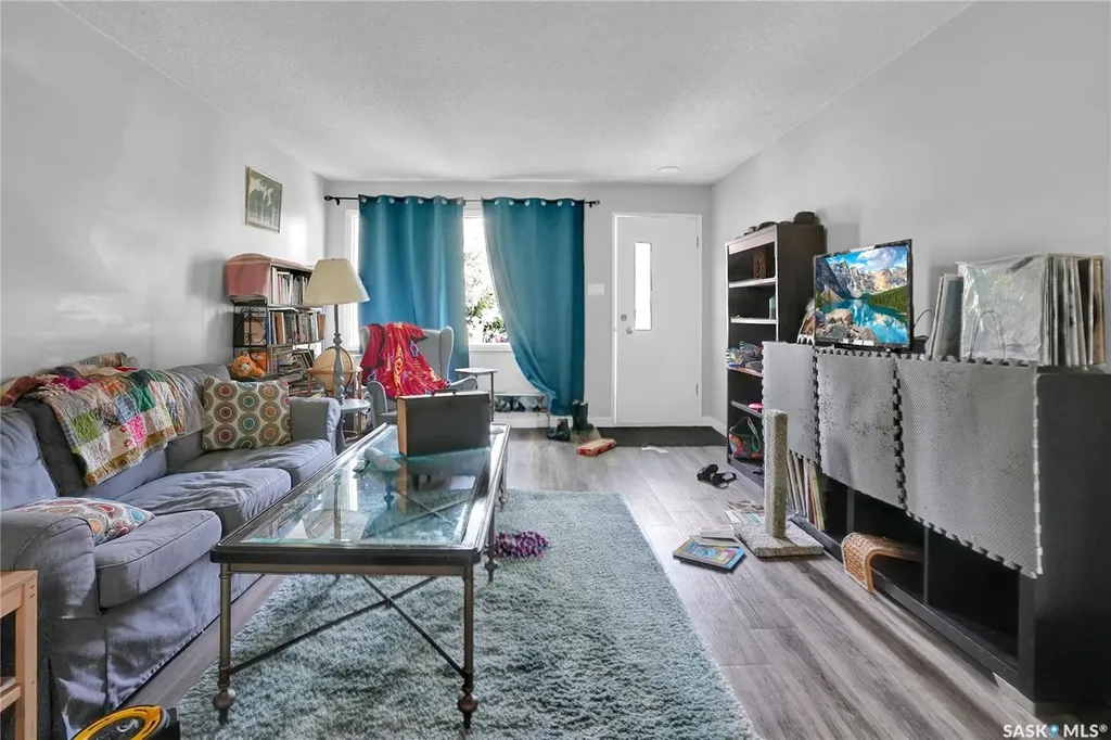 913-915 Hochelaga Street W Moose Jaw SK S6H 2H7