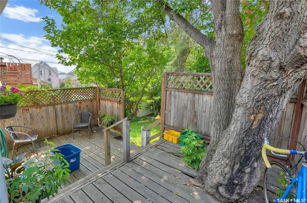 913-915 Hochelaga Street W Moose Jaw SK S6H 2H7