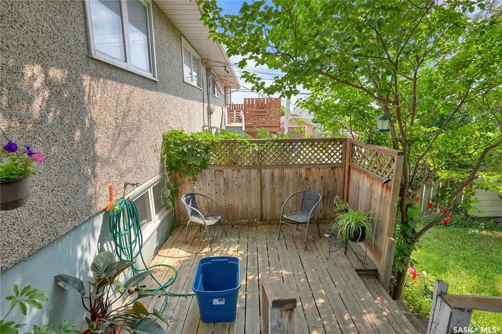 913-915 Hochelaga Street W Moose Jaw SK S6H 2H7