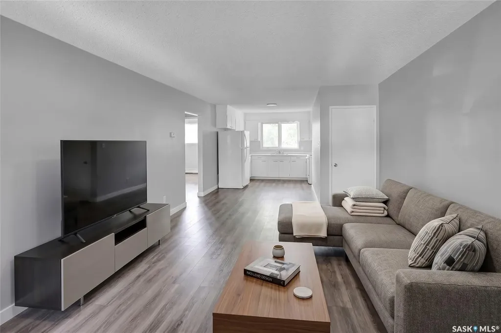 913-915 Hochelaga Street W Moose Jaw SK S6H 2H7