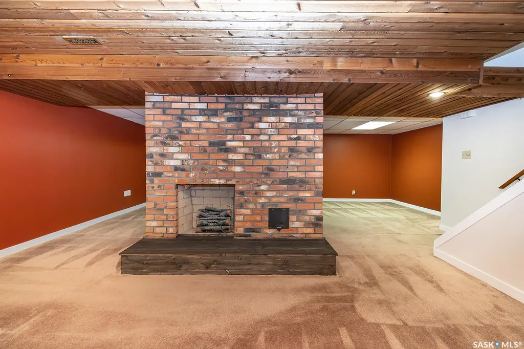 350 Guelph Crescent Saskatoon SK S7H 4S9