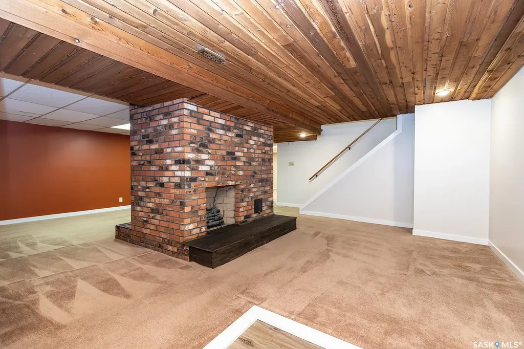 350 Guelph Crescent Saskatoon SK S7H 4S9